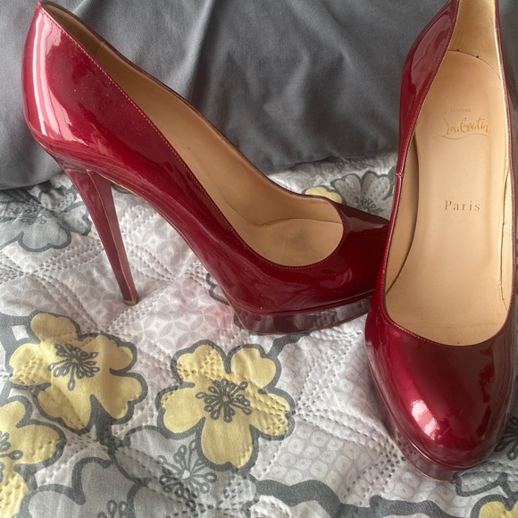 Read Christian Louboutin shoes size 37.5 in good condition gently used. - Picture 5 of 7